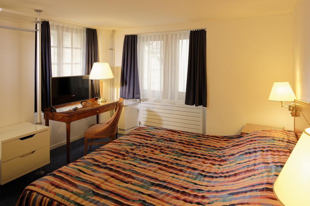 Hotel Hine Adon Friburgo Habitación foto